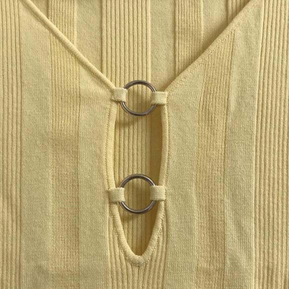 Front loop design top - Picture 2 of 4